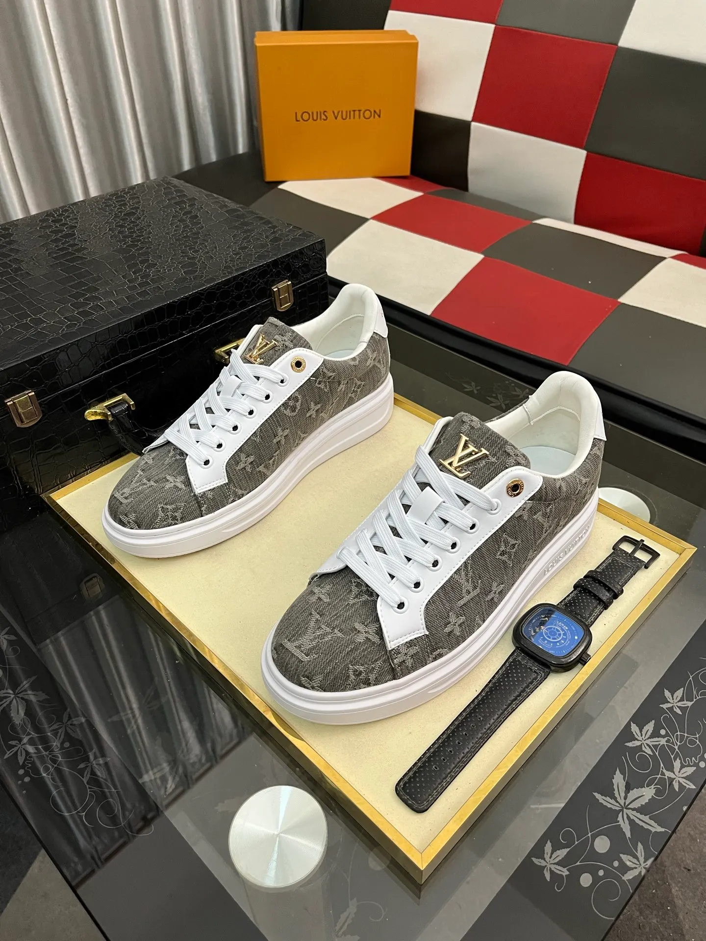 Men's shoes 💰400⌚️⌚️LV Louis Vuitton. The latest trendy casual shoes are popular in physical stores in sizes 38-44. New spring and summer comfortable imported custom original cowhide, unique jacquard fabric element design. Paired with sheepskin lining, Lv original bottom, [taiyang][taiyang] high-end packaging and high quality💪Details determine the quality, you can enter and leave the counter at will, welcome to compare🇮🇹